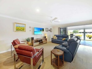 TV - Spacious Holiday Unit on Canal at Banksia Beach (Banksia Beach)