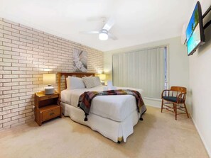 3 bedrooms, desk, iron/ironing board, WiFi