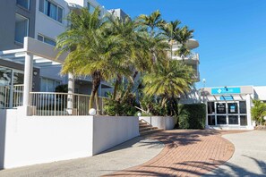 المنشأة من الخارج