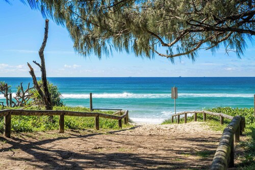 Surfside Beachfront 3bed Apt - Direct Beach Access