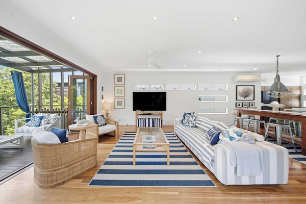 Sunlight floods the open-plan living space, inviting slow mornings with coffee and conversation.