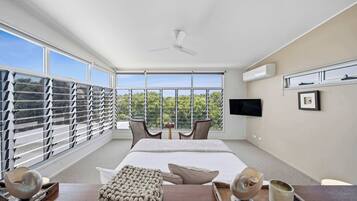 4 bedrooms, desk, iron/ironing board, WiFi