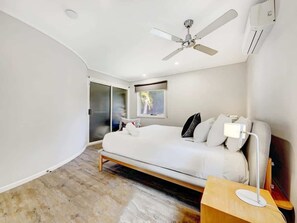 3 bedrooms, desk, iron/ironing board, WiFi