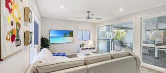 Escape to Emerald Springs - Pool & Tennis Court
