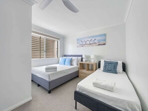 2 habitaciones, tabla de planchar con plancha, wifi y ropa de cama 