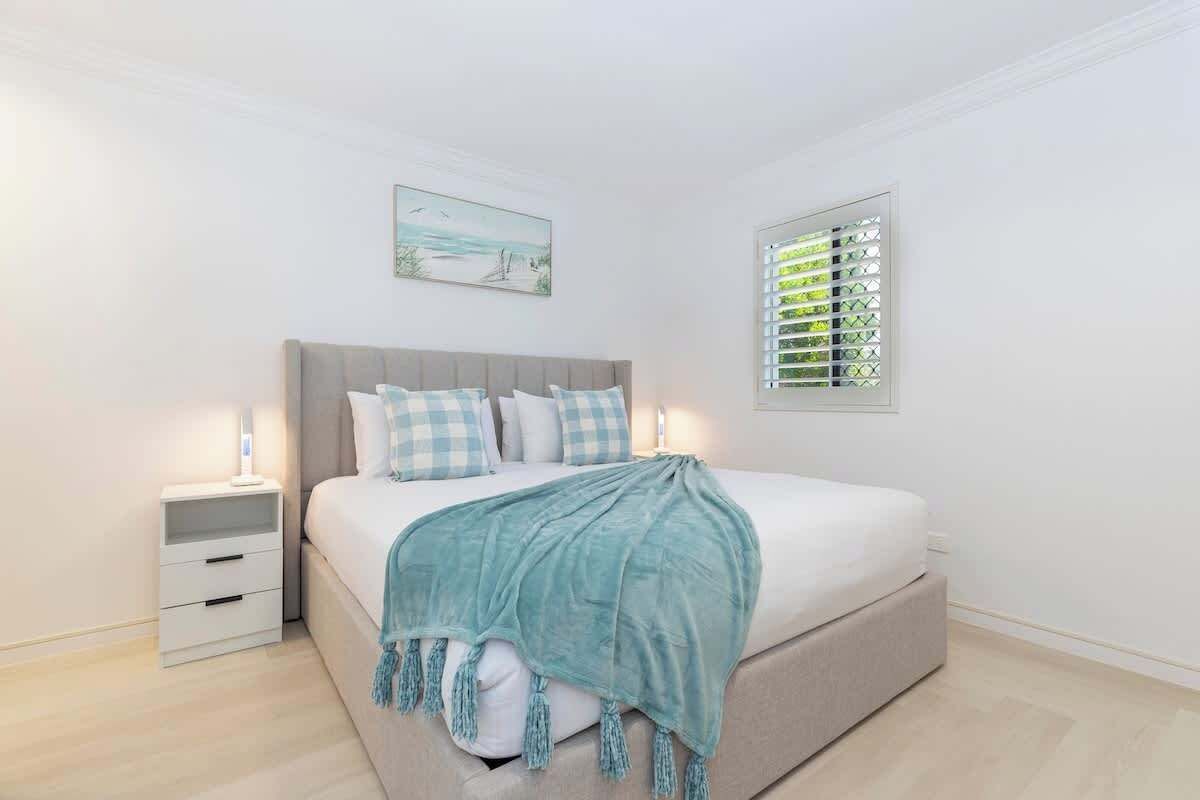 2 bedrooms, desk, iron/ironing board, WiFi