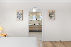 4 Schlafzimmer, Schreibtisch, Bügeleisen/Bügelbrett, WLAN