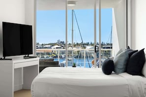 3 bedrooms, desk, iron/ironing board, travel cot