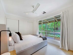 3 bedrooms, iron/ironing board, WiFi, bed sheets - Hinterland Tranquil Escape with Beautiful Views (Ninderry)