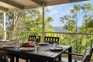 Outdoor dining - Hinterland Tranquil Escape with Beautiful Views (Ninderry)