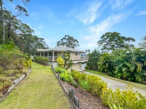 المنطقة المحيطة بالمنشأة