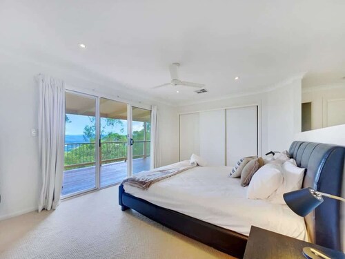 Hinterland Tranquil Escape with Beautiful Views