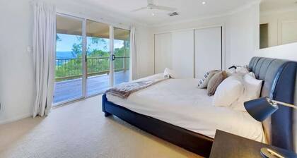 Hinterland Tranquil Escape with Beautiful Views