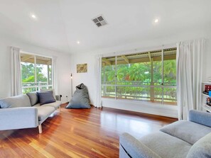 TV, fireplace, offices - Hinterland Tranquil Escape with Beautiful Views (Ninderry)