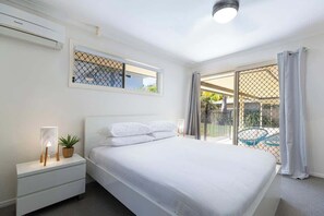 4 makuuhuonetta, silitysrauta/-lauta, vauvan matkasänky, Wi-Fi