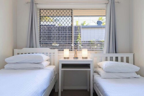 Hidden Gem at Mudjimba - Walk to Cafes & Surf Beach