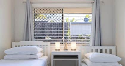 Hidden Gem at Mudjimba - Walk to Cafes & Surf Beach