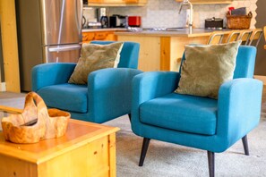 Kylskåp, mikrovågsugn, ugn och spishäll