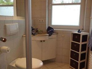 Shower, towels