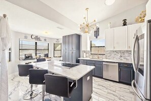 Fridge, microwave, stovetop, dishwasher