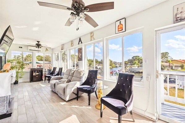 Smart TV, fireplace, offices