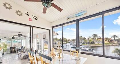 Beautifully Furnished Waterfront 4BR, 2Bath home with Access to Gulf of America