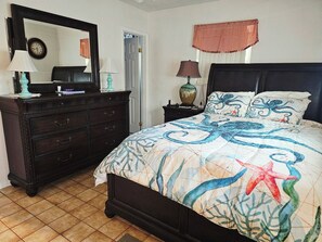 3 bedrooms, in-room safe, free WiFi, bed sheets