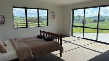6 bedrooms, iron/ironing board, free WiFi, bed sheets
