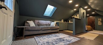 Cozy Loft Retreat- Walk to Liberty Mountain Resort