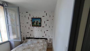 2 bedrooms, iron/ironing board