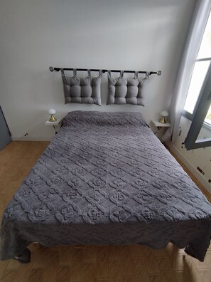 2 sovrum och strykjärn/strykbräda