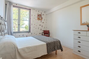 2 bedrooms, iron/ironing board