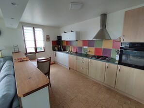 Refrigerador, microondas, horno, placa de cocina