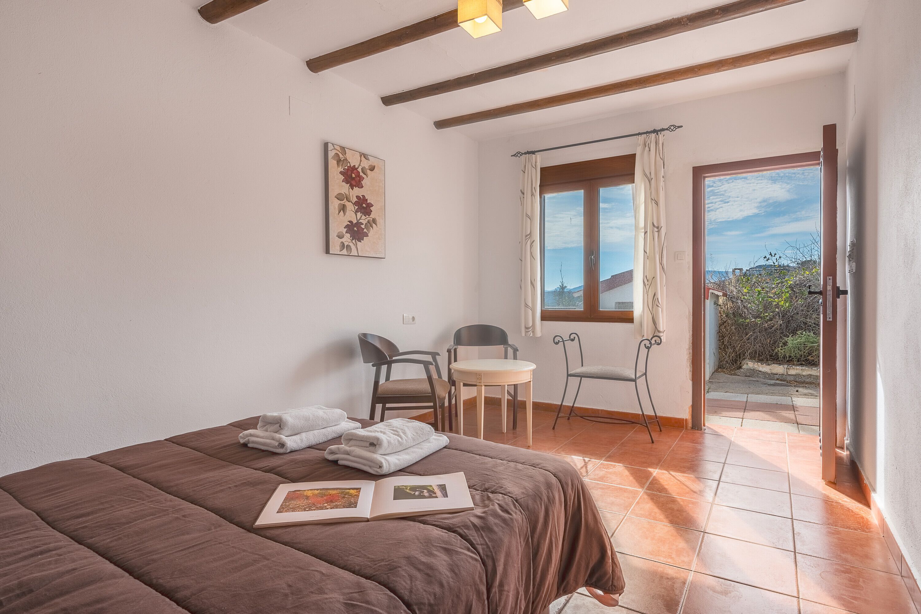 6 bedrooms, iron/ironing board, free WiFi, bed sheets