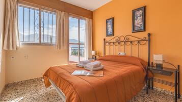 6 quartos, ferros/tábuas de passar roupa, Wi-Fi de cortesia