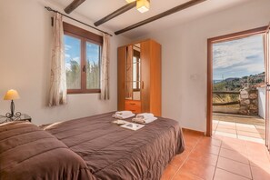 6 chambres, fer et planche à repasser, Wi-Fi gratuit, draps fournis