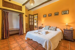 2 bedrooms, iron/ironing board, free WiFi, bed sheets - Country House 'Lavanda' with Mountain View, Shared Pool and Wi-Fi (Órgiva)