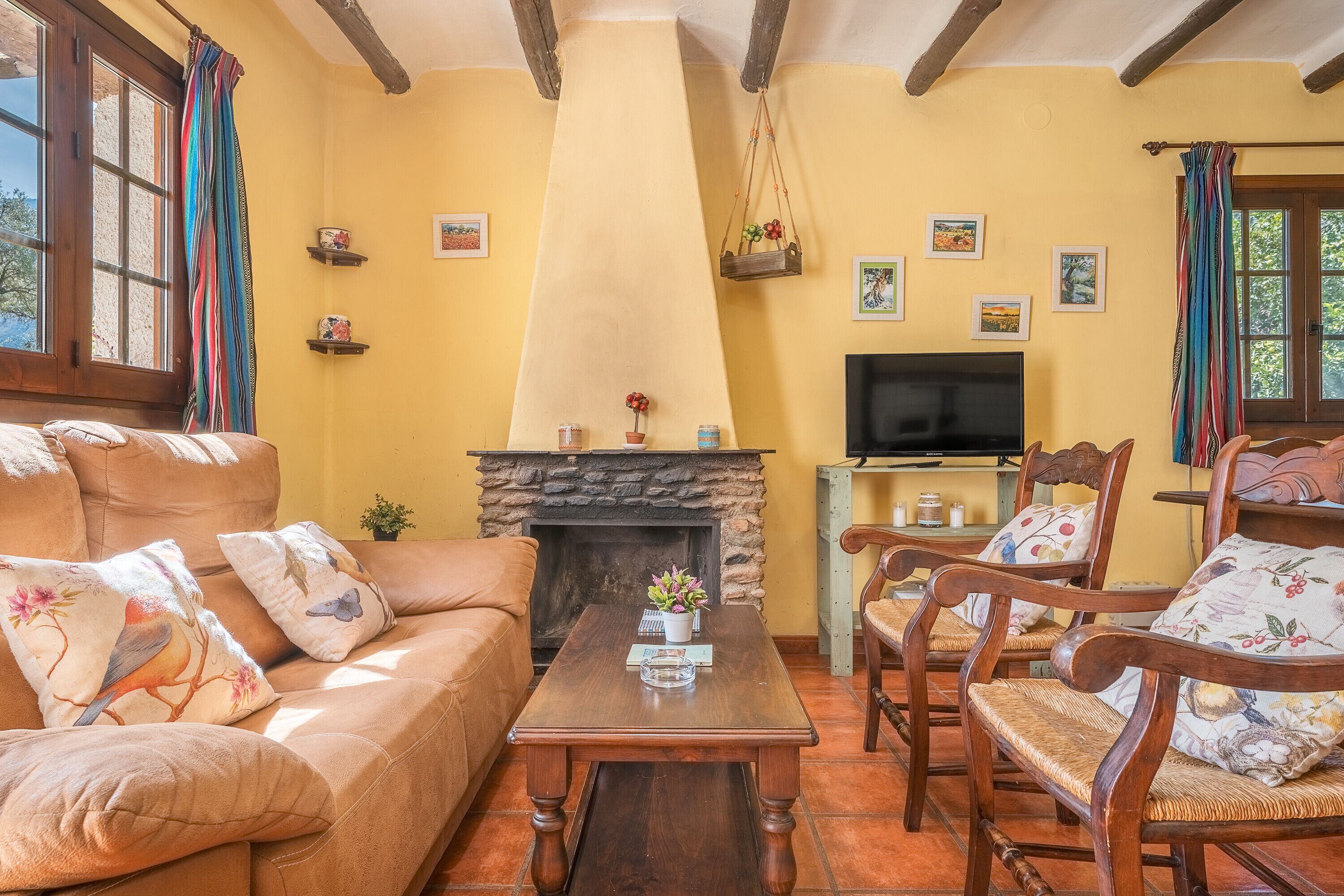 TV, fireplace, stereo