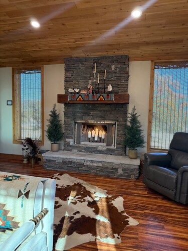 Comanche Ridge Getaway Cabin: Located at the Six Star Ranch!