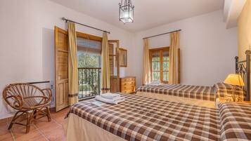 3 bedrooms, iron/ironing board, free WiFi, bed sheets