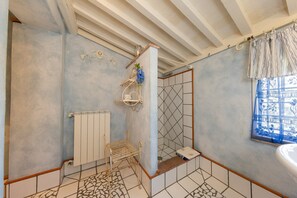 Bruser, hårtørrer, håndklæder