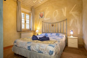 1 bedroom, iron/ironing board, free WiFi, bed sheets - San Giovanni R. Apartment 1 Dantea with Private Garden, Wi-Fi, and Air Conditioning (Peccioli)