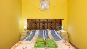 1 dormitori, planxa i posts de planxar, wifi gratuïta i roba de llit