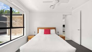 3 bedrooms, desk, iron/ironing board, WiFi