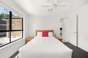 3 bedrooms, desk, iron/ironing board, WiFi