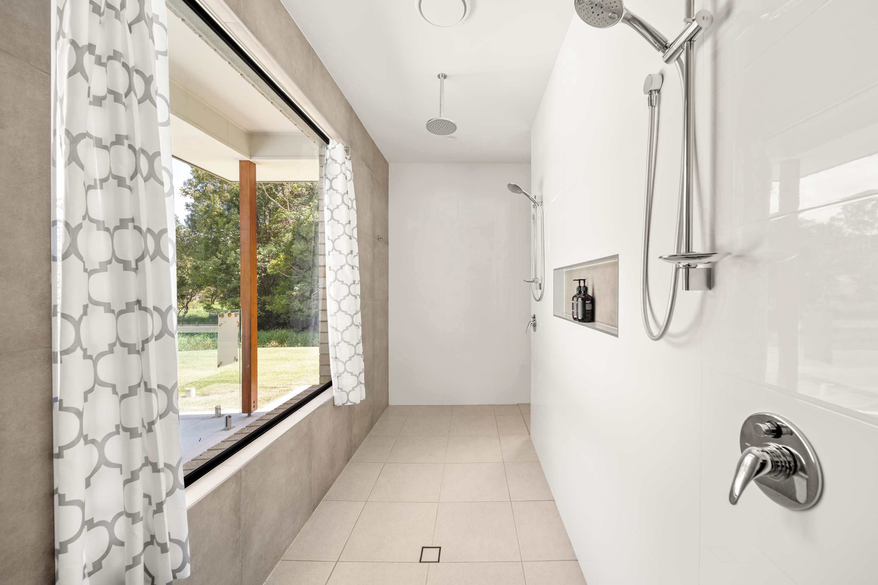 Shower, hair dryer, towels, shampoo