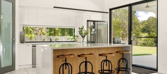 Hinterland Haven - Pool & Lush Surrounds