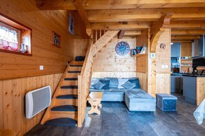 Televisio, takka, DVD-soitin, stereot