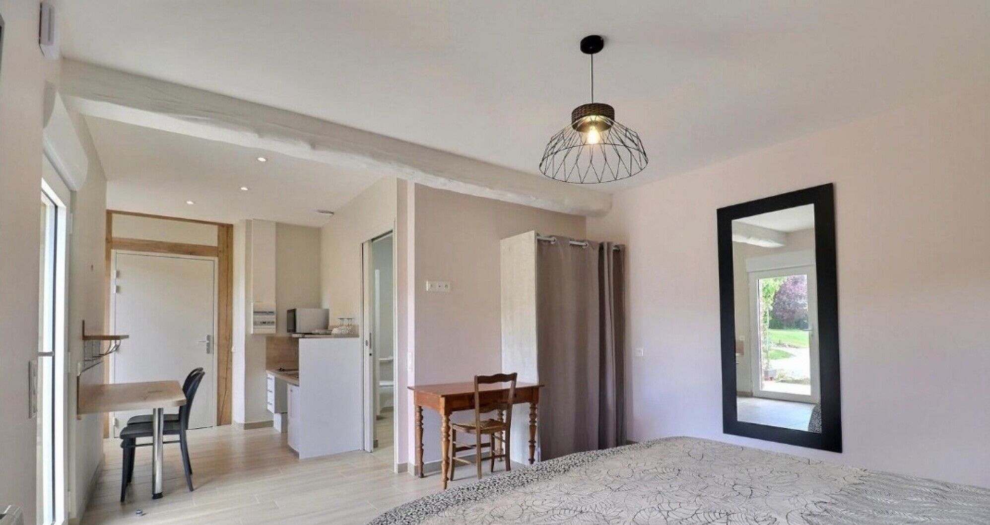 4 chambres, fer et planche à repasser, Wi-Fi gratuit, draps fournis