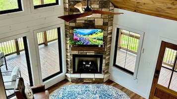 Smart TV, fireplace